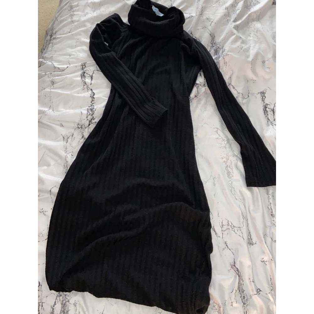 Beautiful black midi dress- Kim Kardashian vibes